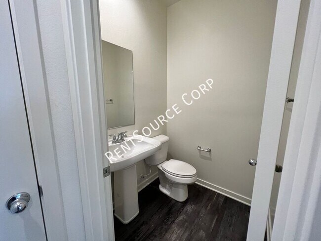 Building Photo - 45016 Marbella St