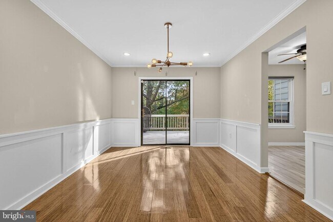 Building Photo - 8605 Western Oak Dr