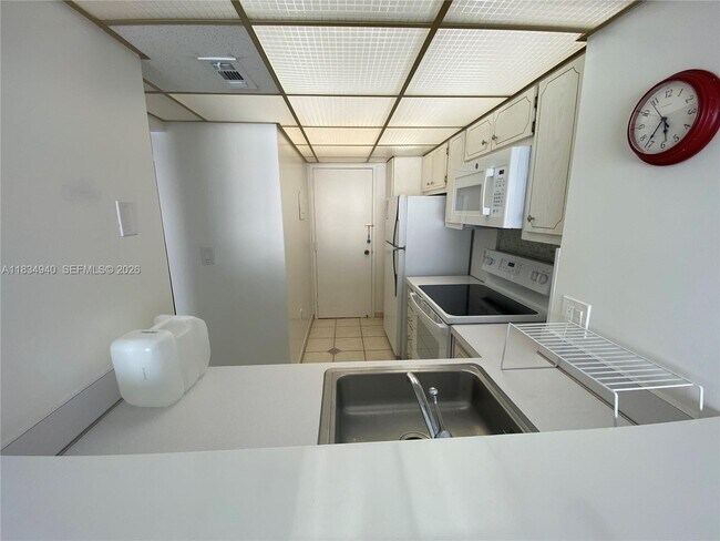 Building Photo - 1965 S Ocean Dr