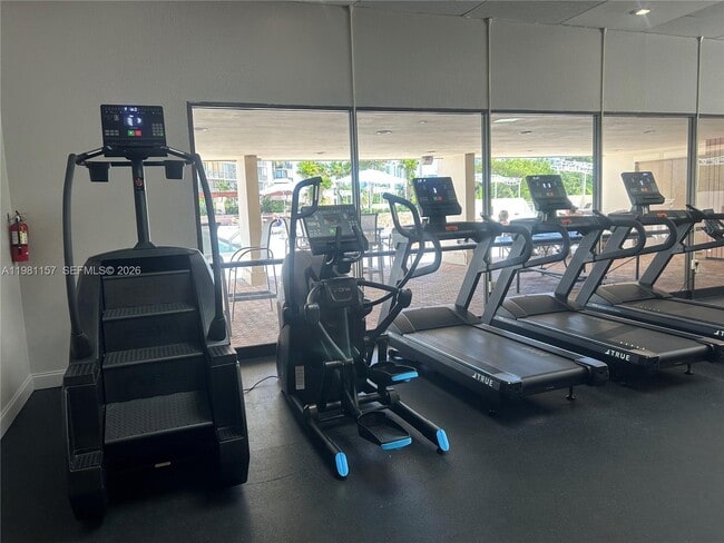 Building Photo - 20301 W Country Club Dr