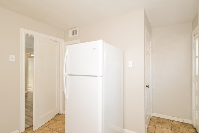 Building Photo - Fantastic 2bd/1ba home! Coming soon!