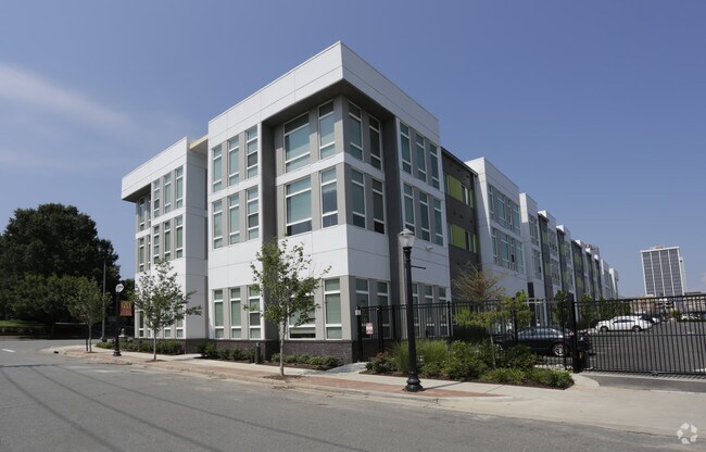 Building Photo - MacArthur Commons