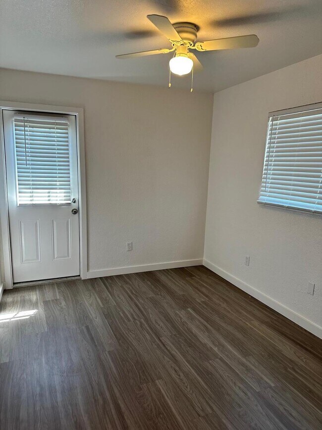 Building Photo - 16801 N 26th St