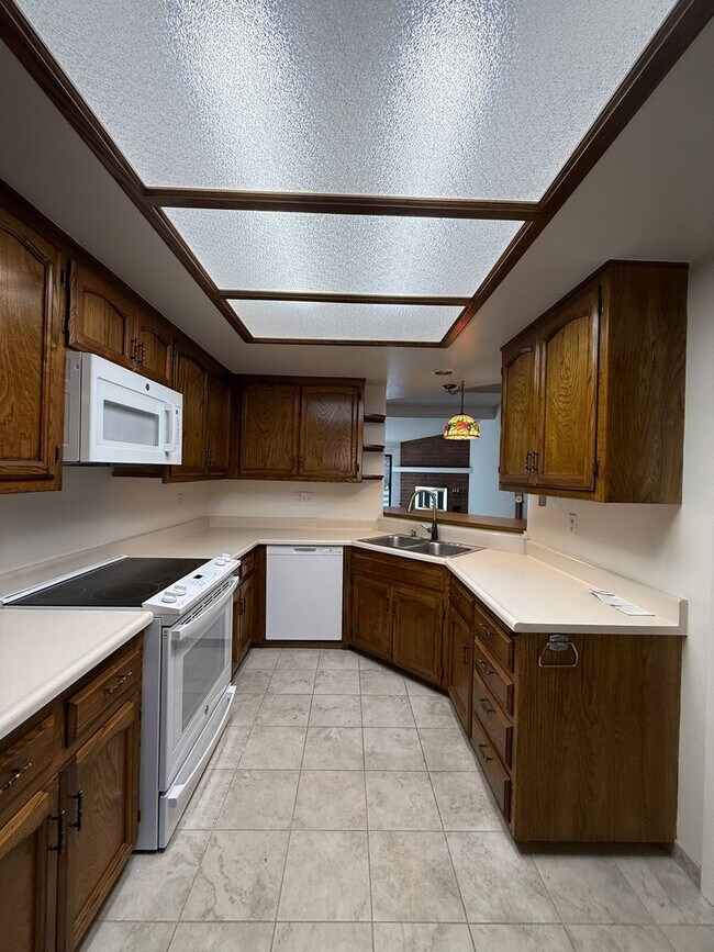 Building Photo - Orcutt Single Story Condo in The Gated Community of Creekridge Villas