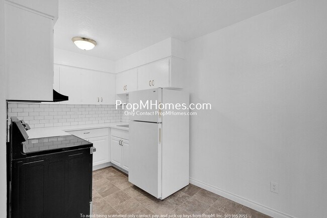 Building Photo - Freshly Renovated 2-Bedroom Apartment in C...