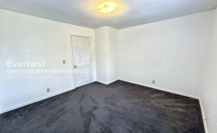 Building Photo - 1221 Katie Ave