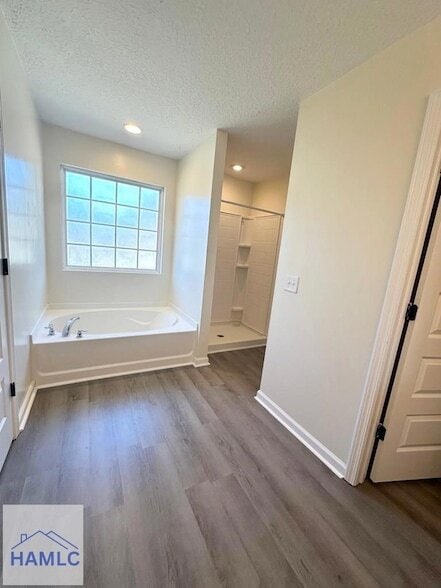 Building Photo - 60 Creekside Dr N West