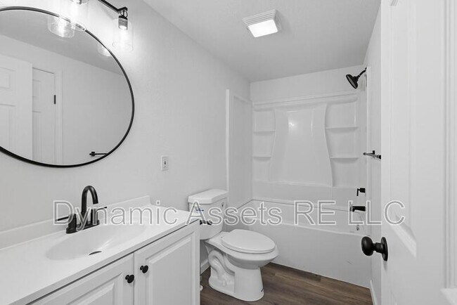 Building Photo - 405 Falletti St