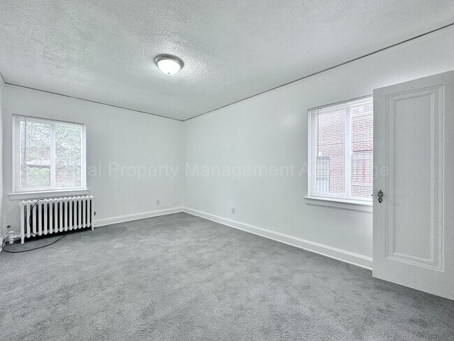 Building Photo - 17512 Roselawn St