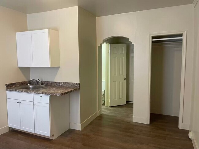 Building Photo - 44 S 200 E