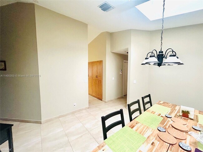 Building Photo - 4 br, 3 bath House - 3491 NW 21st St