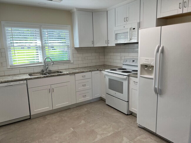 Building Photo - 1711 Pennylane SE