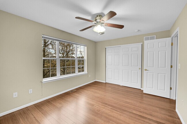 Building Photo - 2233 Watersong Cir