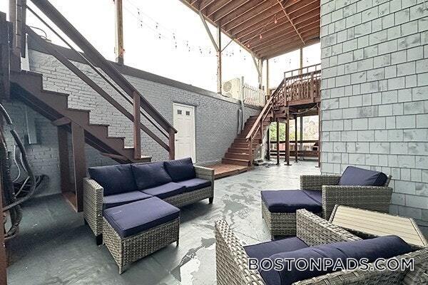 Building Photo - 278 Cabot St