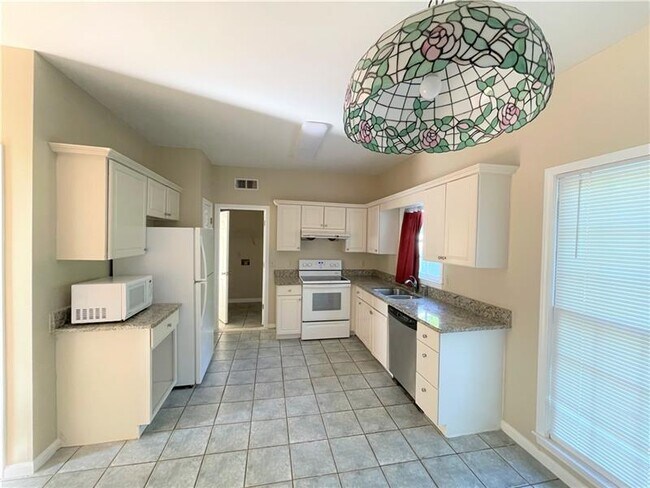 Building Photo - 10730 Pinewalk Forest Cir