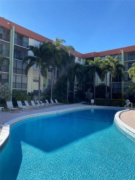 Building Photo - 5300 NE 24th Terrace