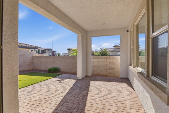 Building Photo - 3158 Molinos Dr