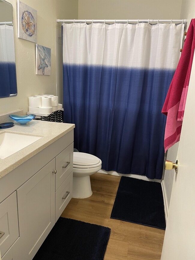 Building Photo - 656 Mill St