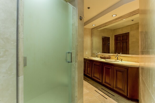 Building Photo - 1440 Veteran Ave