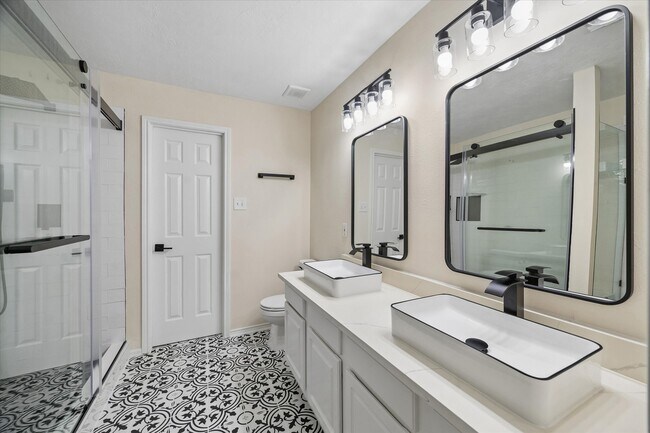 Building Photo - 7 Wineberry Pl
