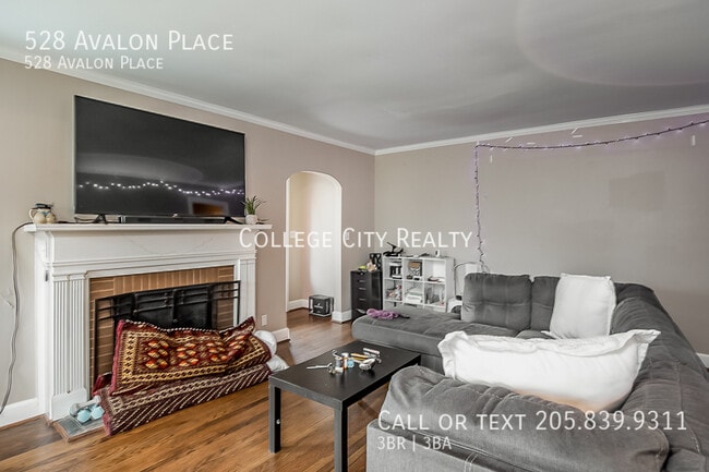 Building Photo - 528 Avalon Pl