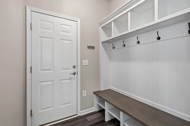 Building Photo - 438 Brk Pne Trl