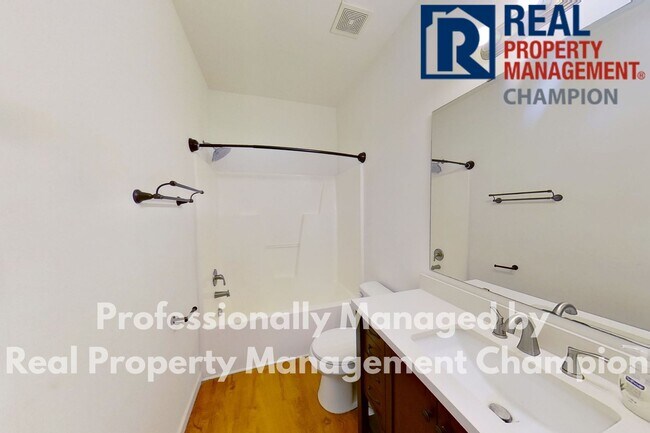 Building Photo - Beautiful Two Story Townhome with Lots of Storage!!