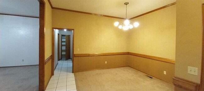 Building Photo - 441 Cactus Rd