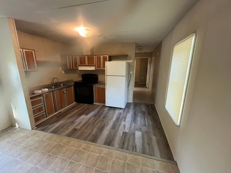 Building Photo - 129 Genes Ln