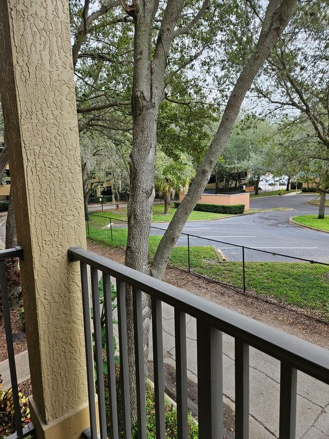 Building Photo - $600 Deposit*Spacious 1 BDRM Condo Downtown!