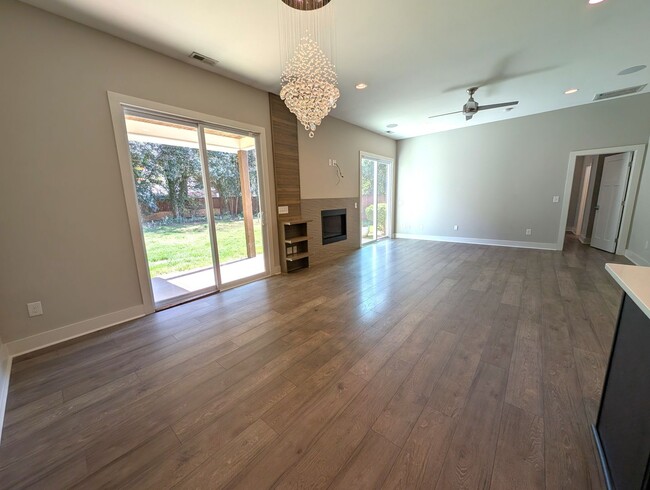 Building Photo - Stunning Contemporary 2 story, 4 bedroom, 3 full bath home is Located in the Merry Oaks Community!