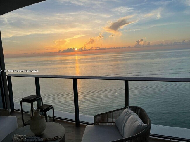 Building Photo - 15701 Collins Ave
