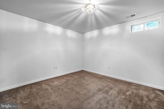 Building Photo - 21375 Lookout Dr