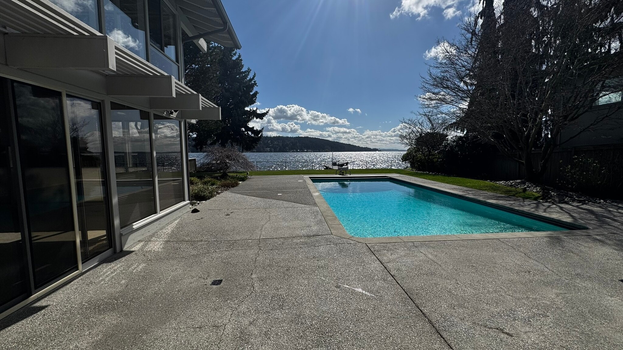 Building Photo - 16736 Shore Dr NE