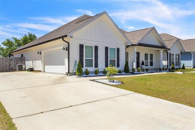 Building Photo - 5531 Blake Ln