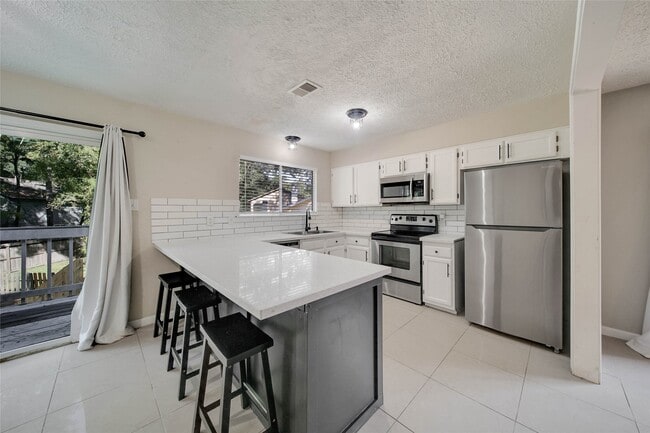 Building Photo - 2603 Rosewood Pl