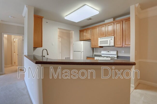 Building Photo - 5801 Clipper Ln