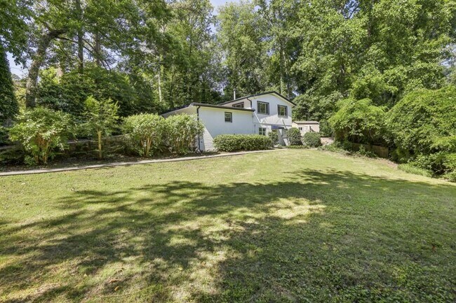Building Photo - 2056 Abby Ln NE
