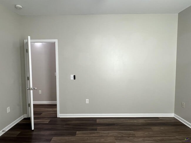 Building Photo - 210 Hearthwood Dr