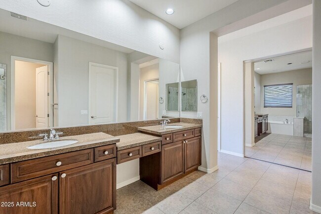 Building Photo - 2910 W Donatello Dr