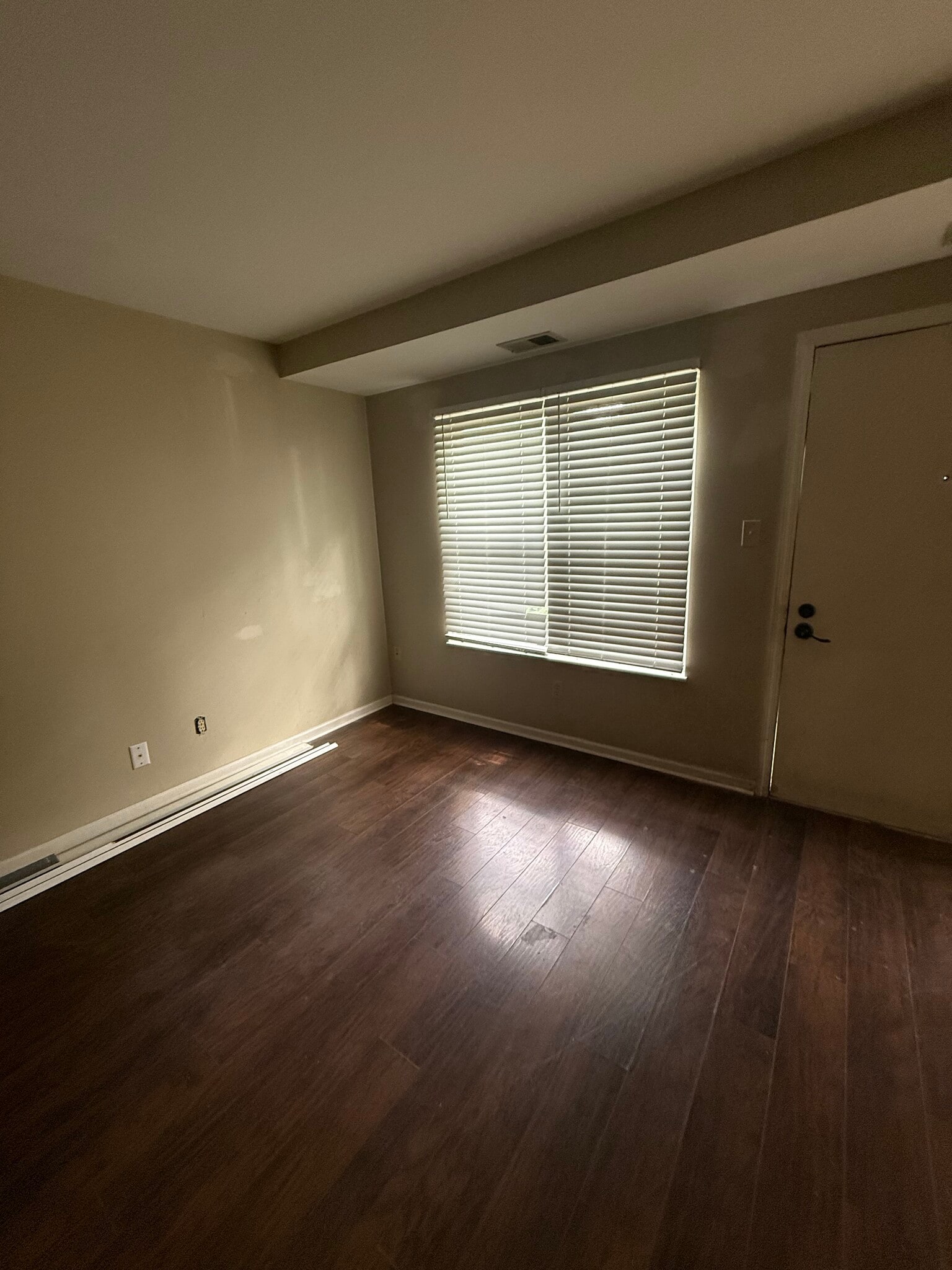 Building Photo - 8281 Sobax Dr