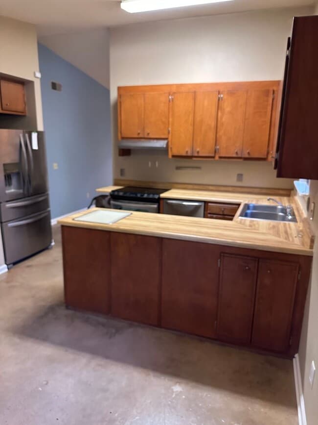 Building Photo - Great townhome in Brewster Estates!