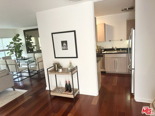 Building Photo - 330 S Barrington Ave