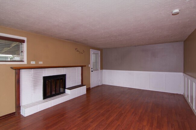 Building Photo - South Hill cute 2 Bed 1 Bath rancher with covered entertaining patio - Coming Soon 9/23