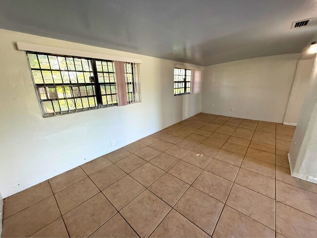 Building Photo - 20520 NW 24th Ct