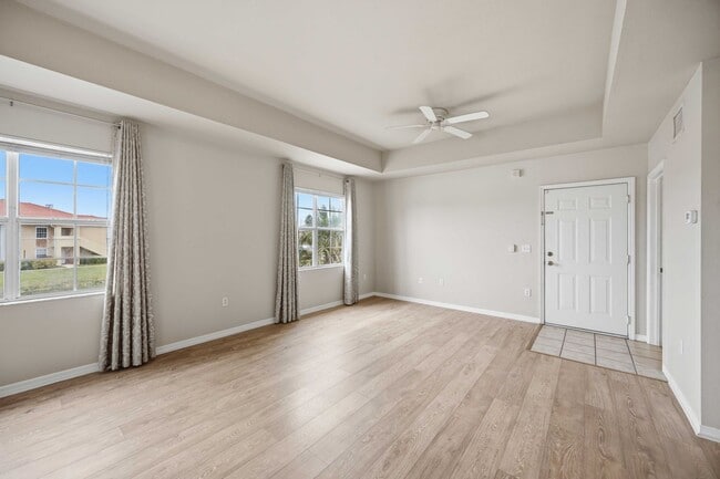 Building Photo - 2/2 condo with beautiful water views available now for an annual lease