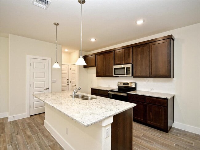 Building Photo - 406 Parkline Dr