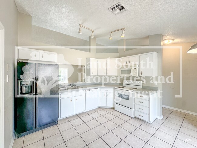 Building Photo - 2818 Timbercrest Pl