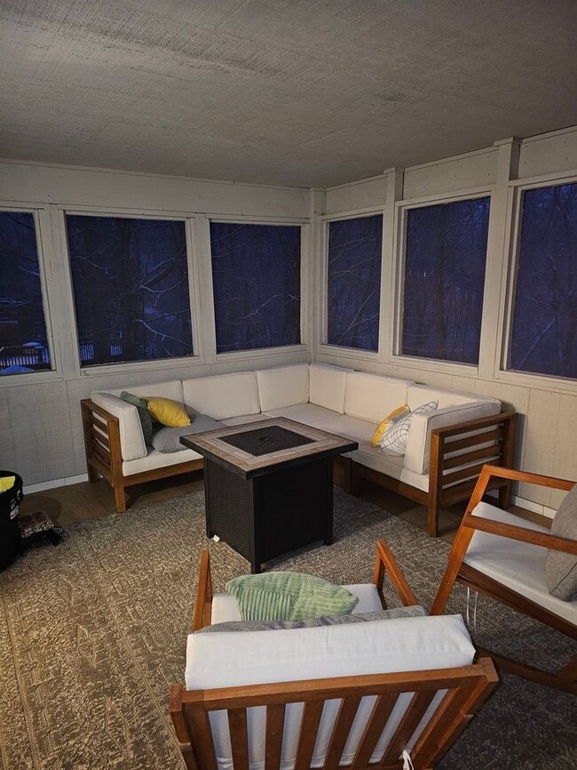 Building Photo - Remarkable 5 Bedroom Home For Rent in Mentor