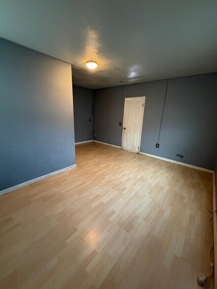 Building Photo - 224 Park Ave